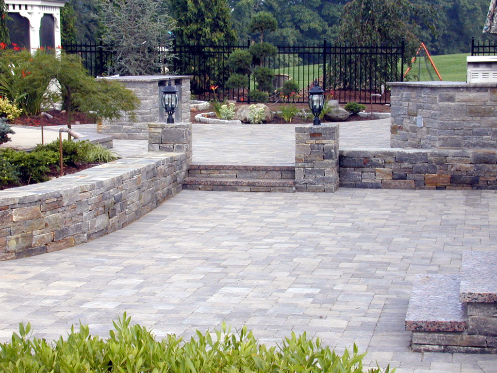 Patio Designs with Pavers